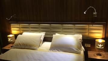 Literie hypoallergénique, couette en duvet d'oie, minibar