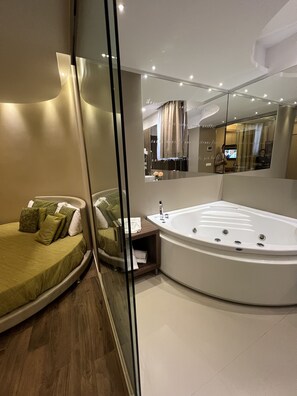 Chambre Royale, 1 chambre, bain à remous | Salle de bain