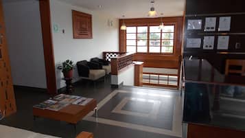 Quầy tiếp tân