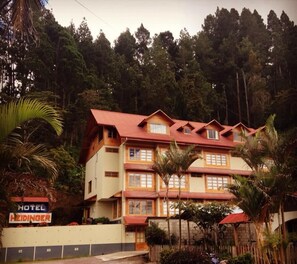 Mặt tiền nơi lưu trú