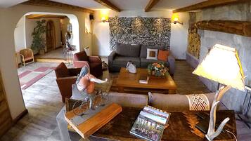 Coin salon dans le hall