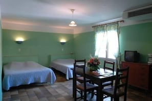 Cribs/infant beds, free WiFi - Bel Ombra (Calvi)