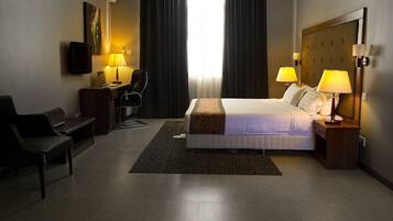 Apartment, 1 Bedroom | Hypo-allergenic bedding, in-room safe, desk, blackout drapes