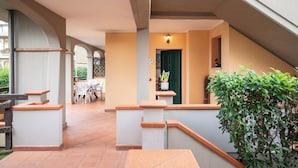 Apartamento superior, 2 quartos, varanda | Terraço/pátio