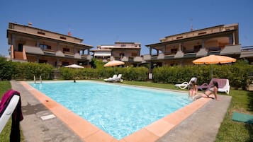 Seasonal outdoor pool, sun loungers
