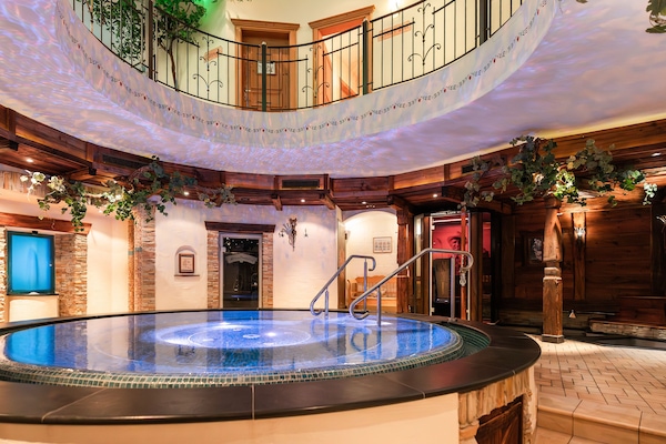 Sauna, steam room, 1 treatment room