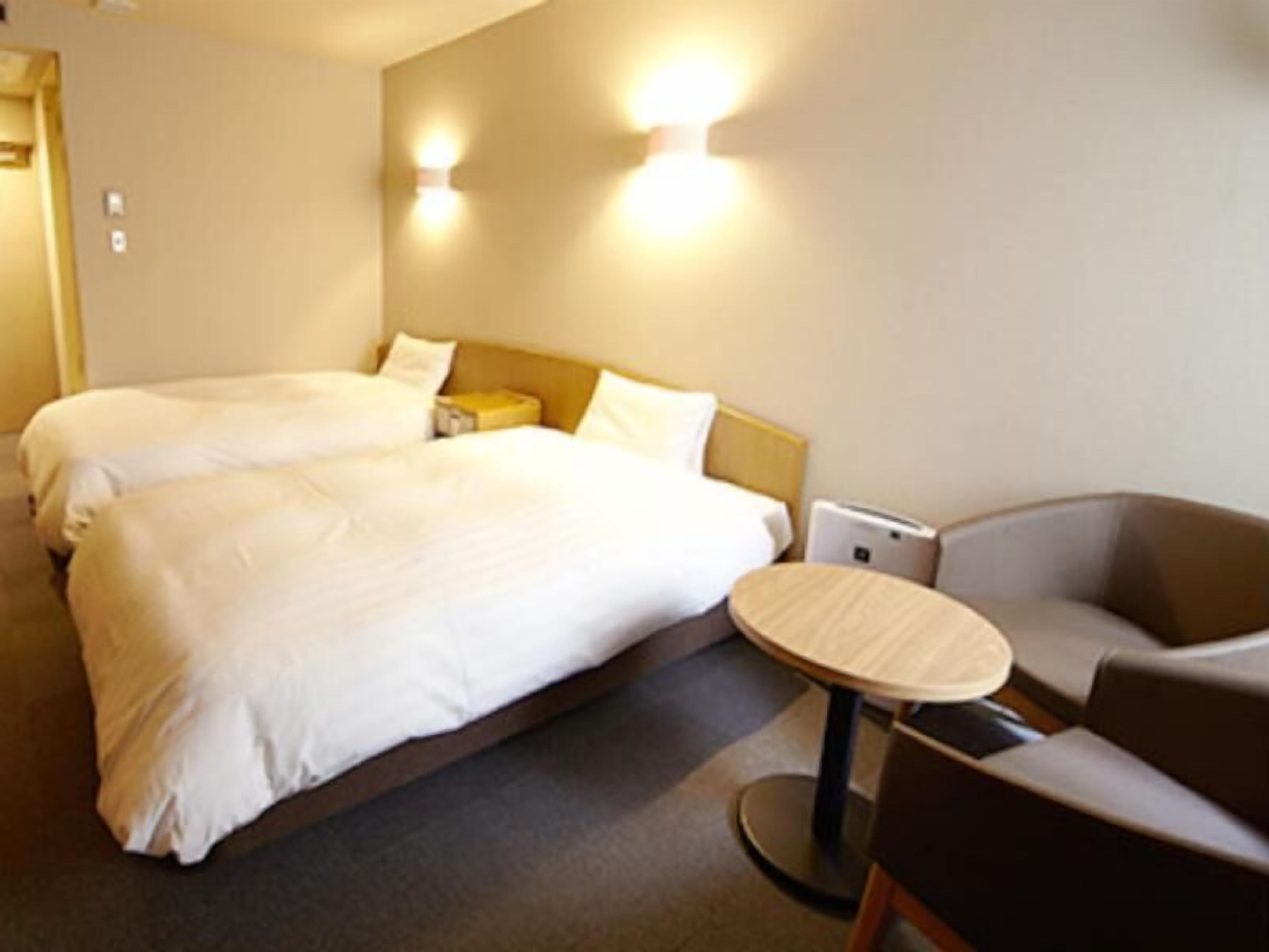 Desk, laptop workspace, free WiFi, bed sheets