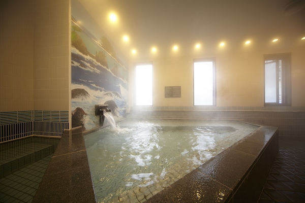 Indoor spa tub