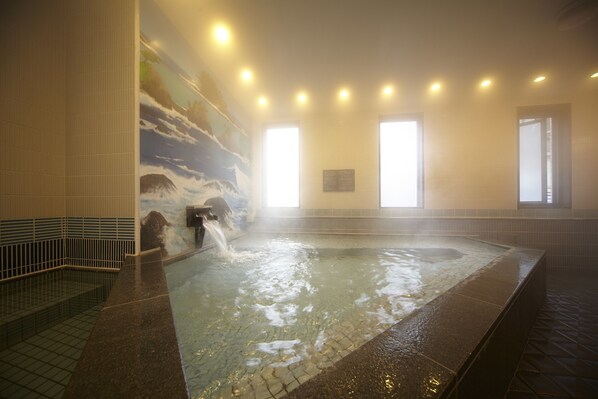 Indoor spa tub