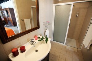 Hair dryer, towels - Leonidas Village Houses (Goudi)