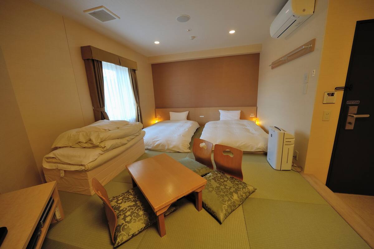 1 bedroom, down duvets, in-room safe, desk