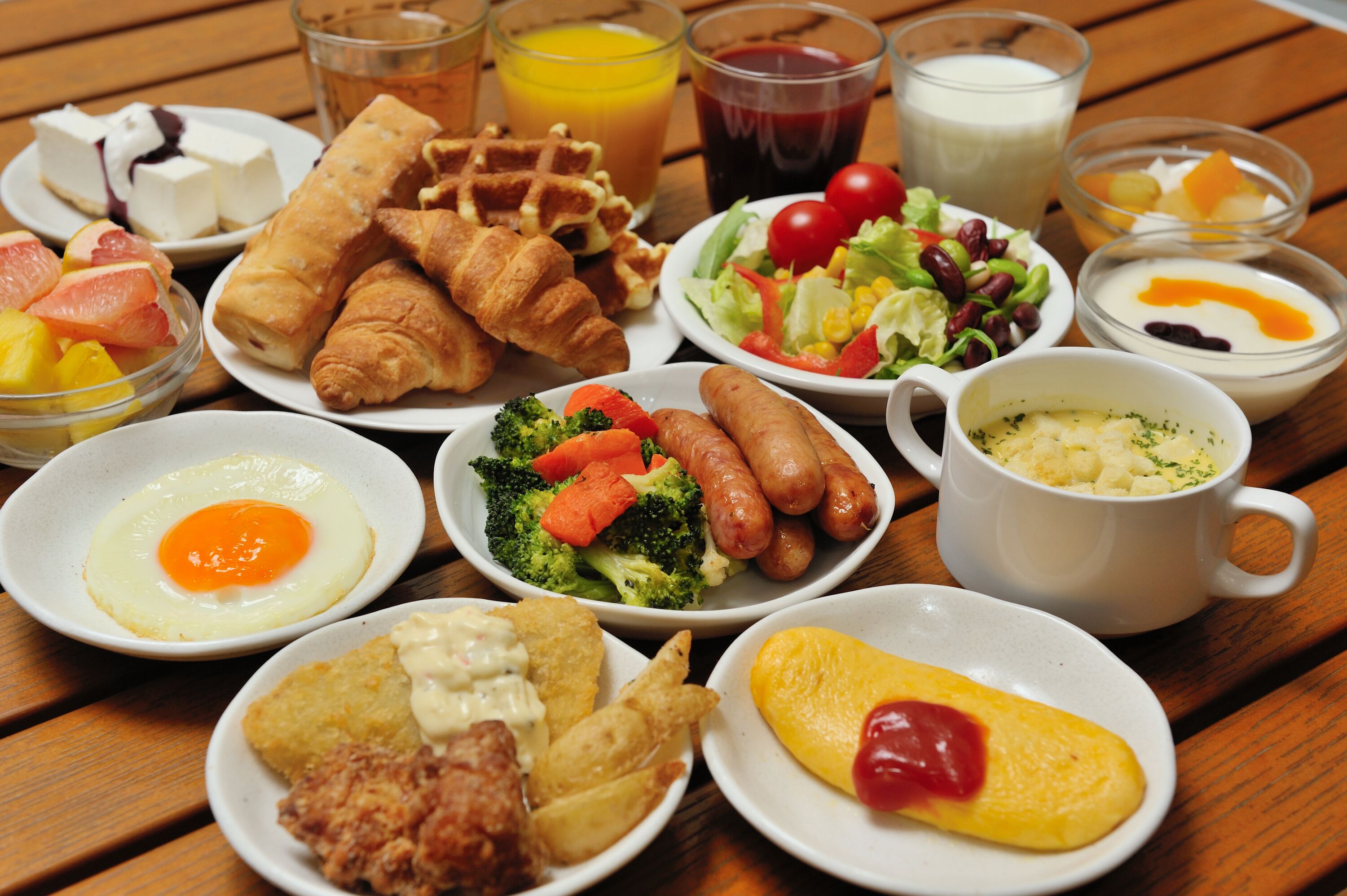 daily buffet breakfast (jpy 2000 per person)