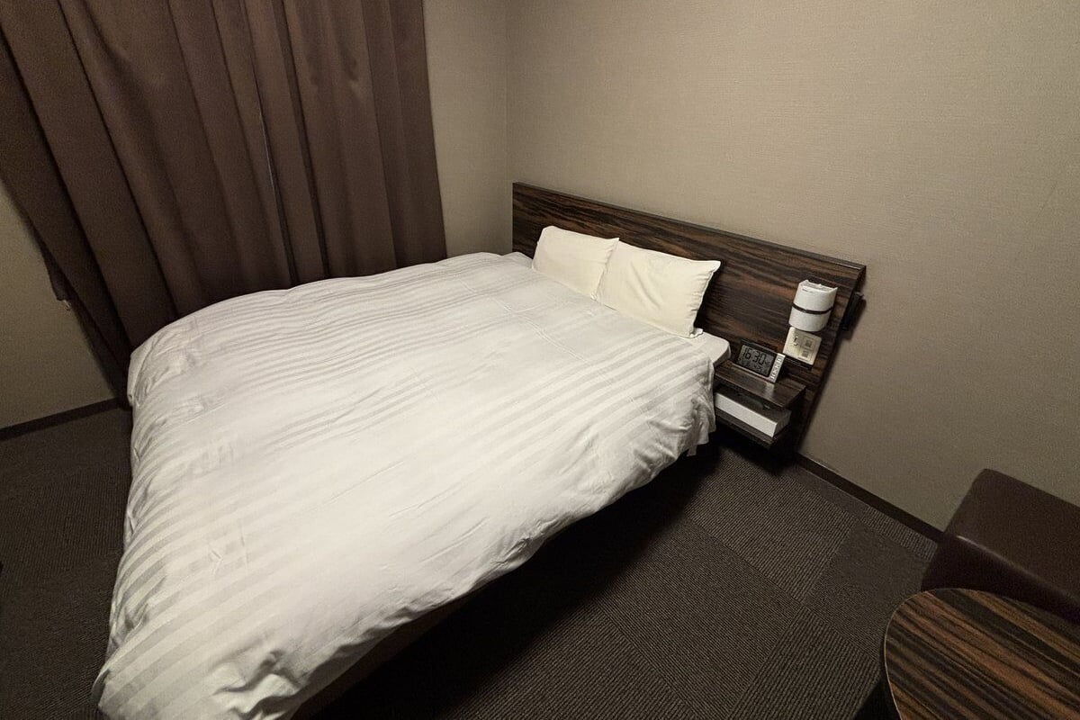 1 bedroom, down duvets, desk, blackout curtains