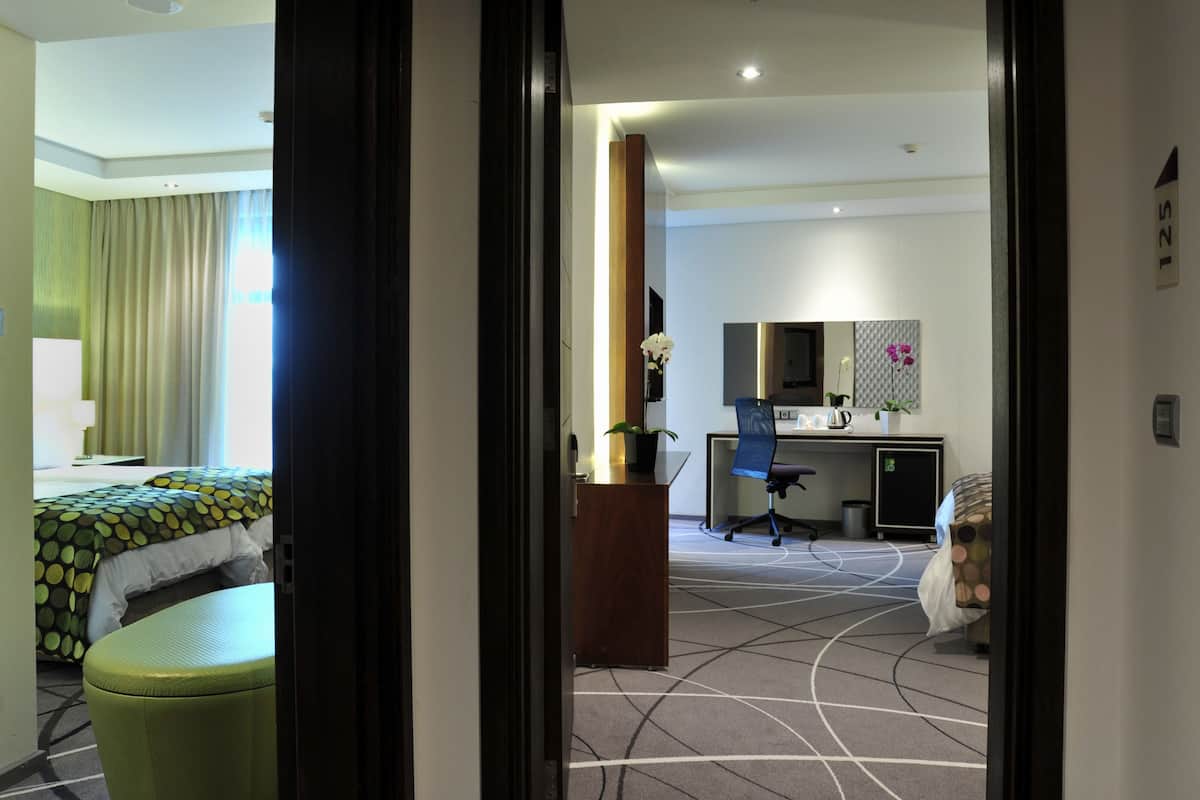 1 bedroom, premium bedding, down duvets, minibar