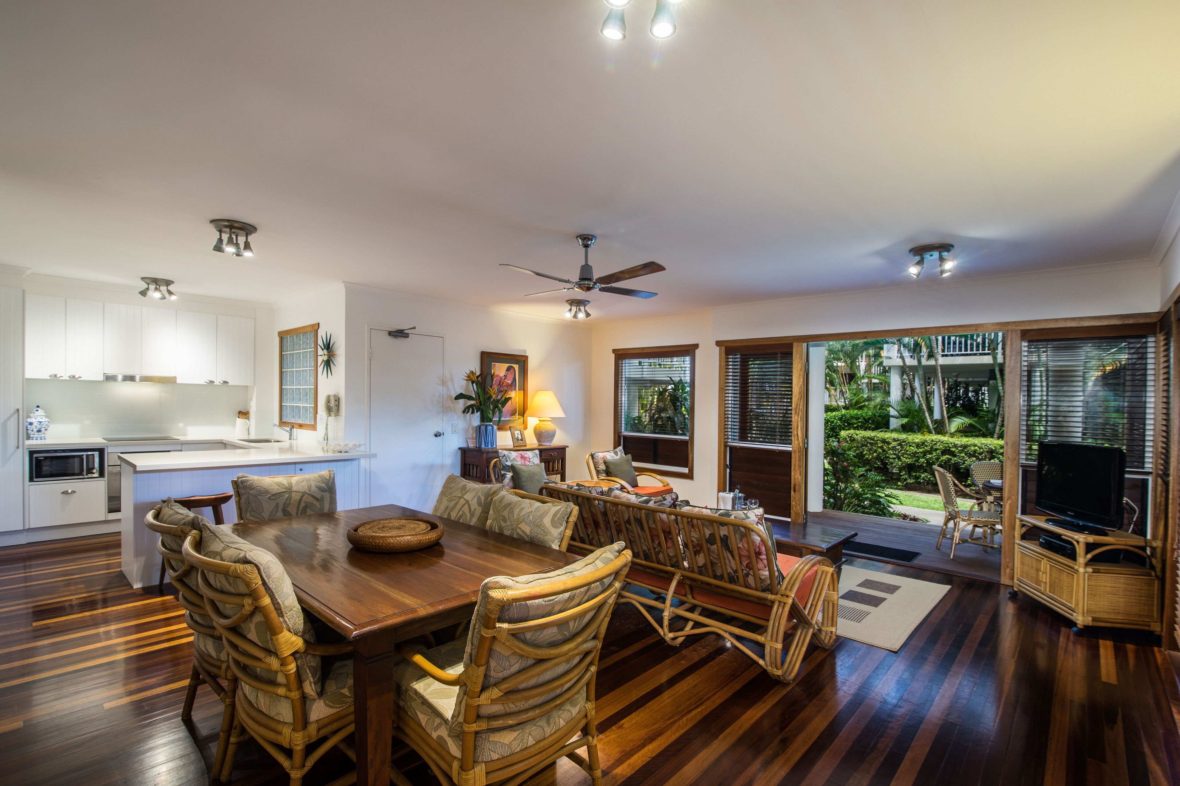 Superior Apartment, 2 Bedrooms | Living room | 42-inch TV with cable channels, DVD player
