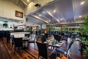 Restaurant - South Pacific Resort & Spa Noosa (Noosaville)