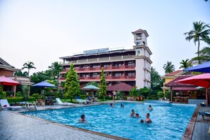 Outdoor pool - La Grace Resort (Benaulim)