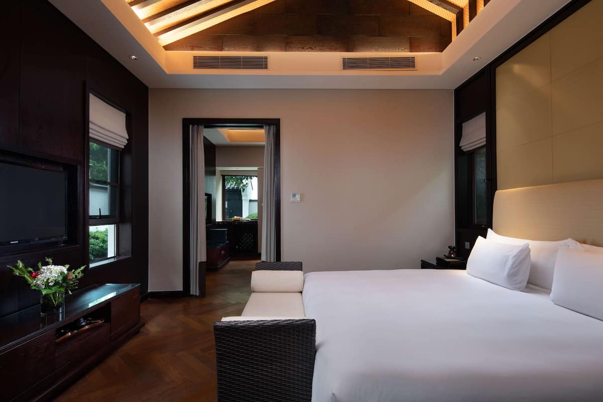Hot Spring Garden Villa | 1 bedroom, hypo-allergenic bedding, down comforters, minibar