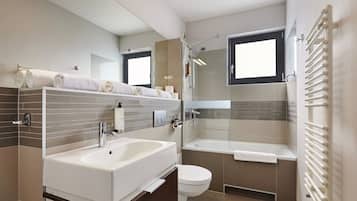 Suite, 2 camere da letto, angolo cottura | Bagno | Articoli per l'igiene personale ecosostenibili, asciugacapelli
