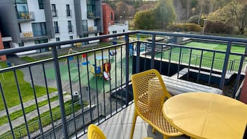 Standardzimmer, 2 Einzelbetten, Kochnische | Blick vom Balkon