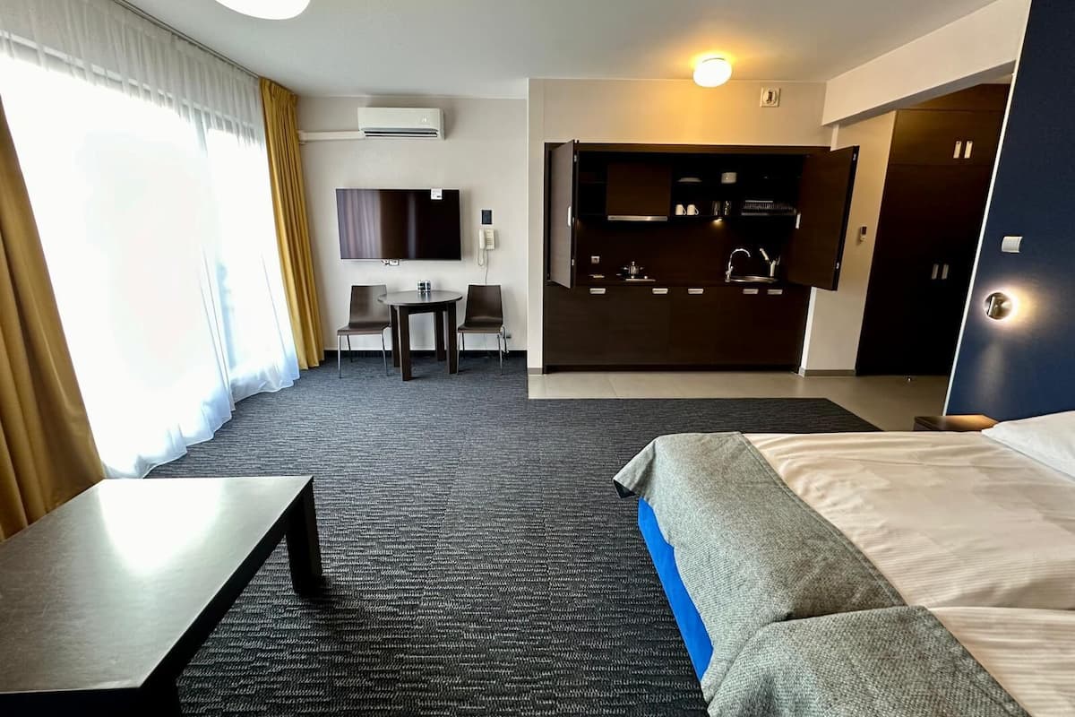 Standard Room, 2 Twin Beds, Kitchenette (Plus) | Blackout drapes, iron/ironing board, cribs/infant beds, free WiFi