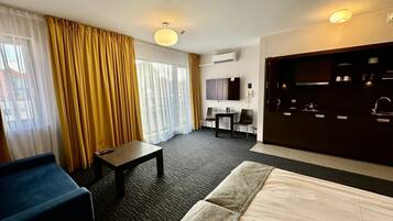 Standard Room, 2 Twin Beds, Kitchenette (Plus) | Blackout drapes, iron/ironing board, cribs/infant beds, free WiFi