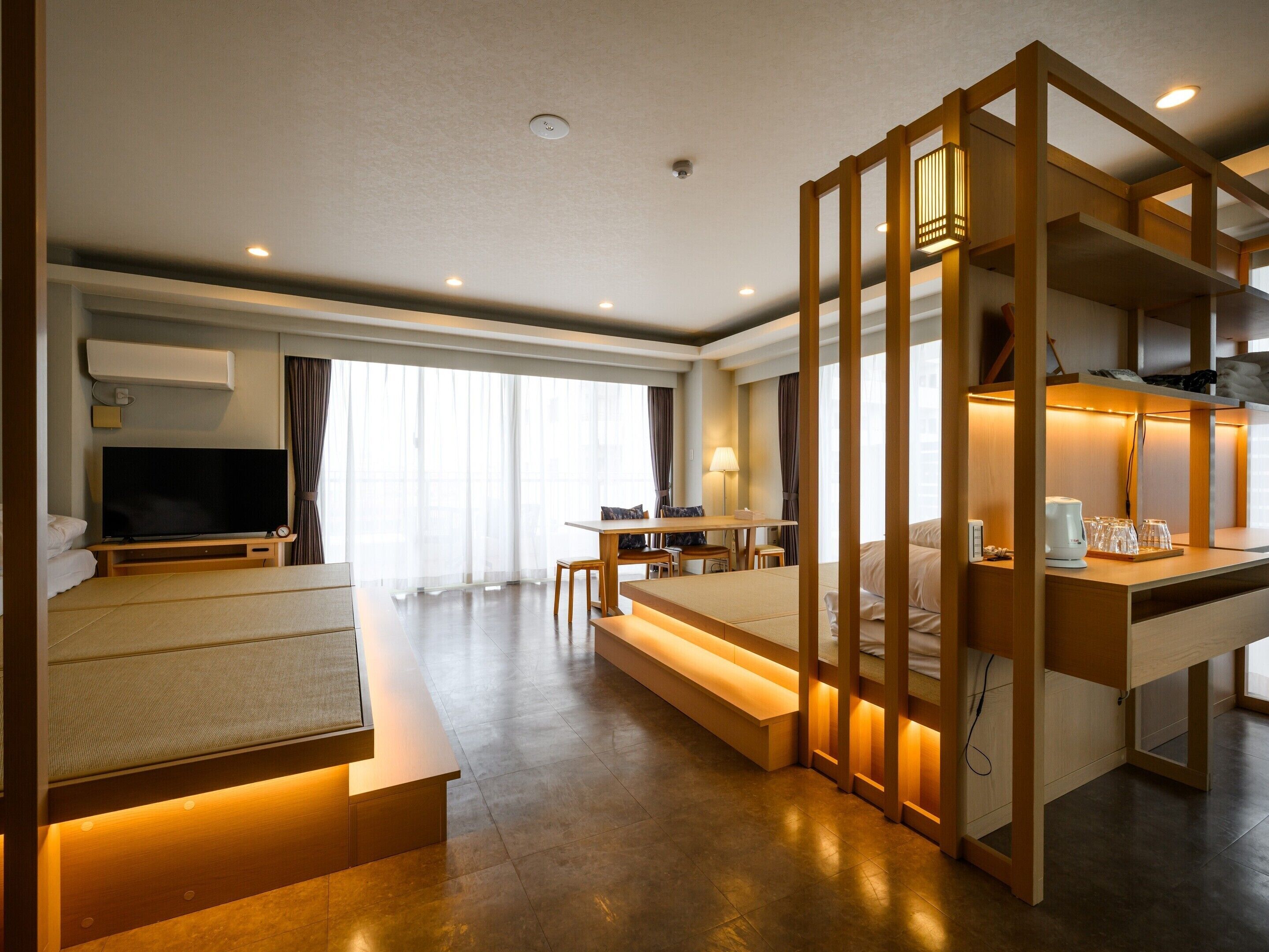 룸 | 오  리/거위털 이불, 각각 다른 스타일의 인테리어, 각각 다르게 가구 비치, 책상