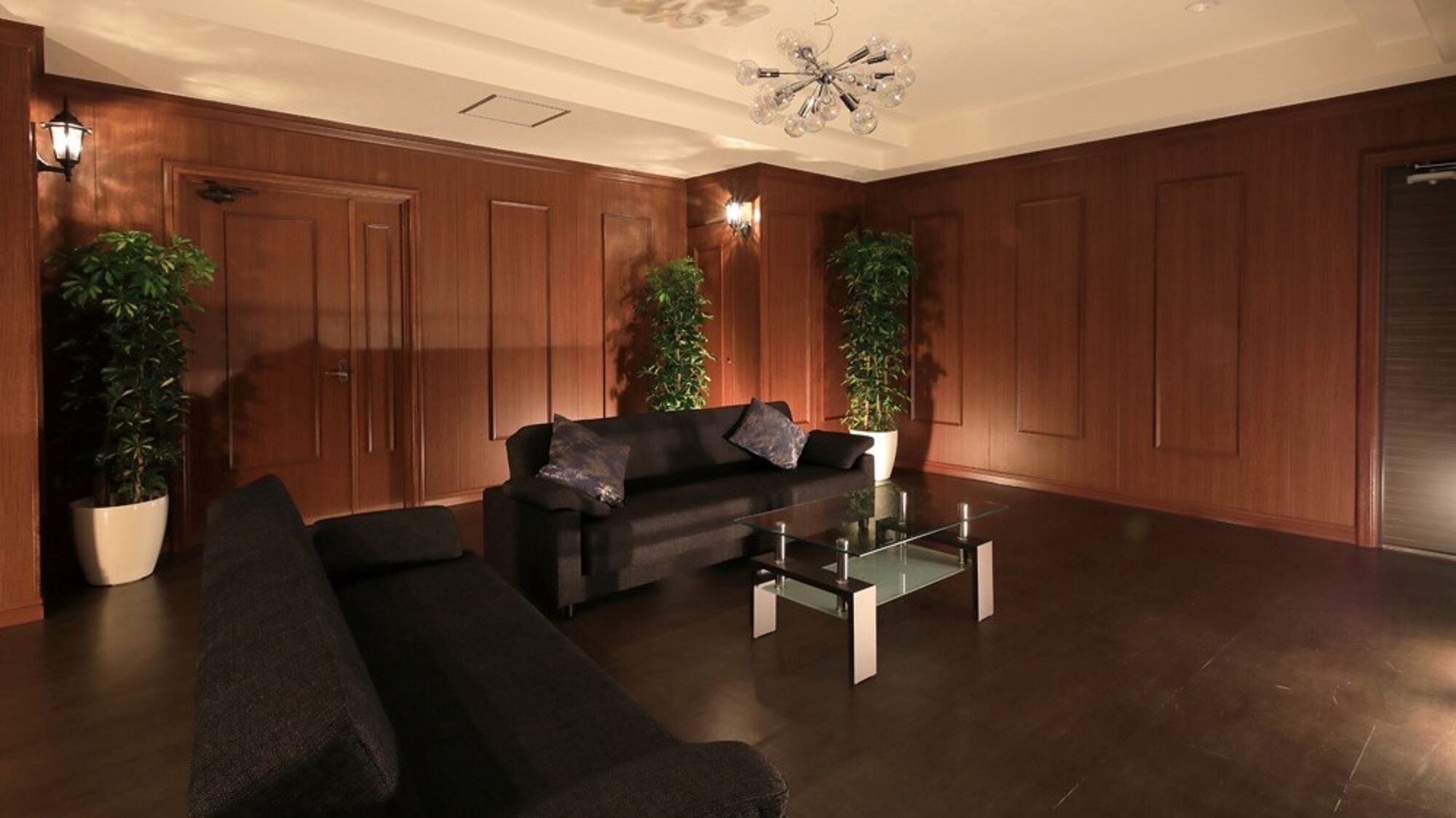 royal suite | down duvets, in-room safe, individually decorated