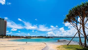 Perto da praia, areia branca