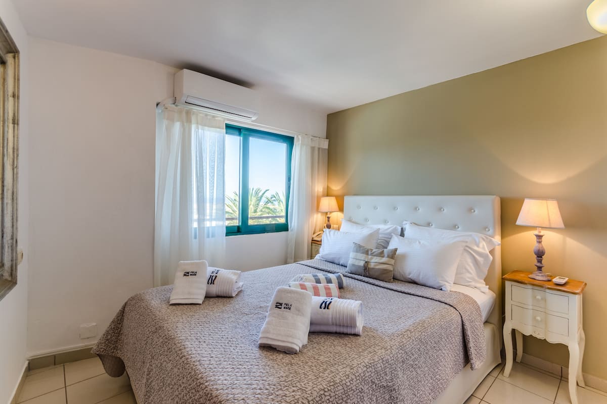 Deluxe suite, uitzicht op zee (Panoramic) | 1 slaapkamer, lakens van Egyptisch katoen, luxe beddengoed