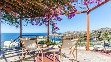 Suite junior, vista al mar (Panoramic) | Terraza o patio