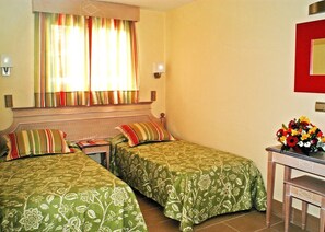 Room - Apartamentos Oasis Maspalomas (San Bartolomé de Tirajana)
