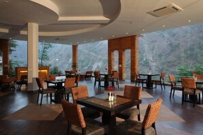 Breakfast, lunch, dinner served; garden views - Raga on the Ganges (Narendranagar)