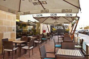 4 restaurants servant le petit déjeuner