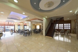 Breakfast area - Hotel Continental (Kalymnos)