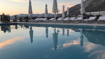 Outdoor pool, pool umbrellas, sun loungers