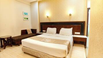 Premium bedding, down duvets, in-room safe, individually furnished