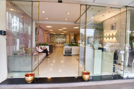 Fachada de la propiedad por la tarde o noche