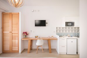 Colchones con pillow-top y caja de seguridad en la habitación