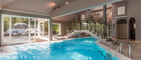 2 indoor pools