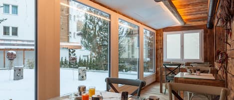 Tägliches inbegriffenes Frühstücksbuffet