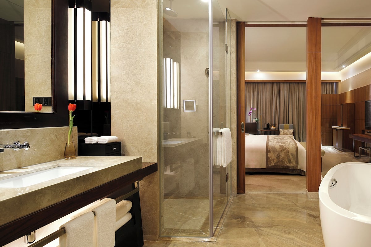 1 bedroom, minibar, in-room safe, individually decorated