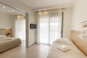 套房, 2 间卧室, 部分海景 | 迷你吧、客房内保险箱、办公桌、熨斗/熨板