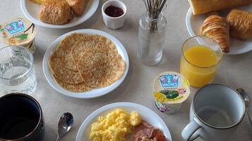 Daily buffet breakfast for a fee
