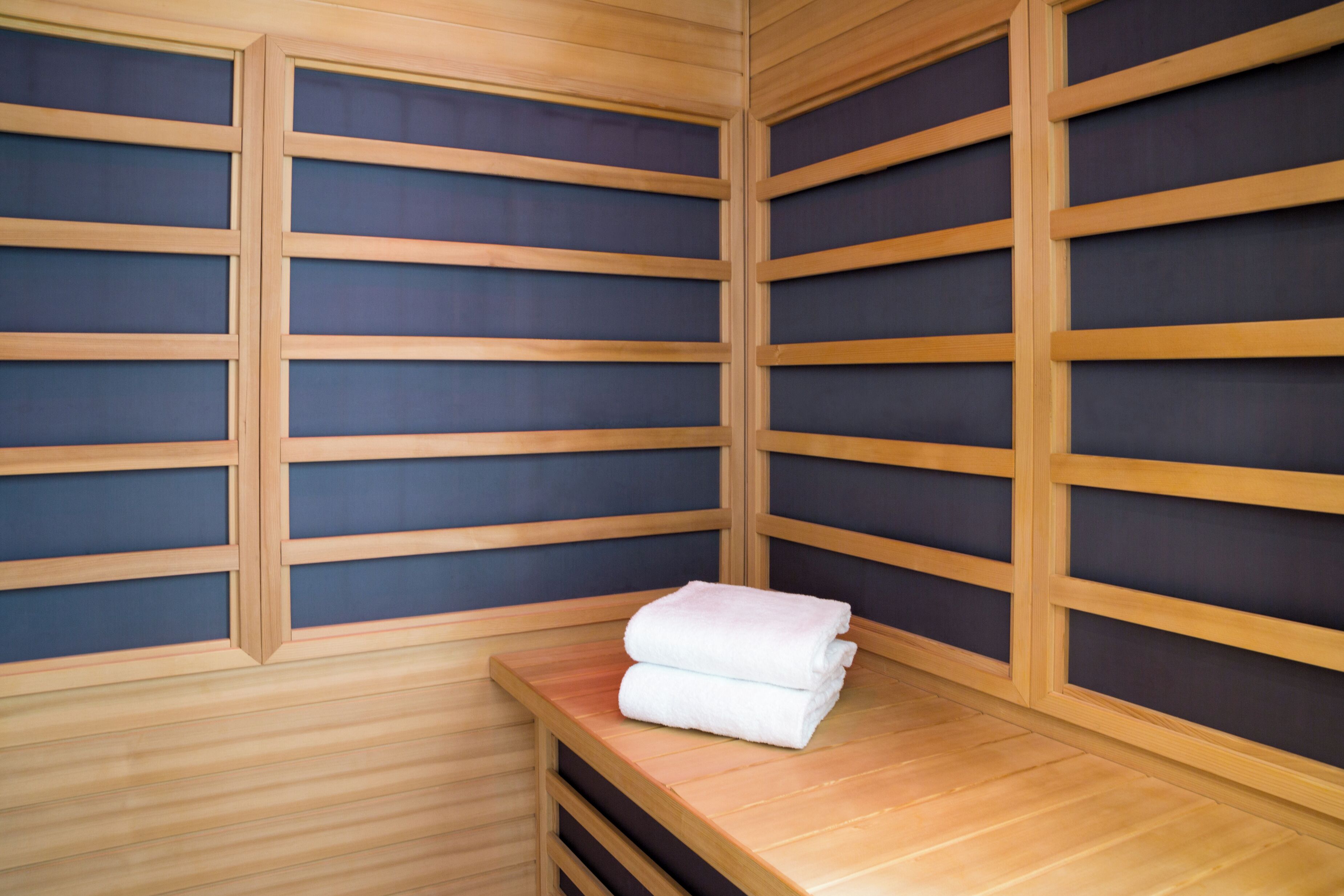 suite avec sauna | 1 bedroom, individually decorated, desk, blackout curtains