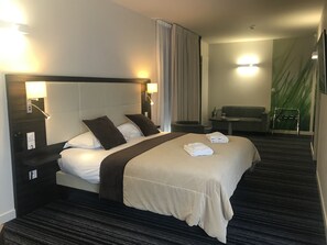 ห้องสวีท | 1 ห้องนอน, ห้องพักตกแต่งอย่างมีเอกลักษณ์, โต๊ะทำงาน, ผ้าม่านกันแสง