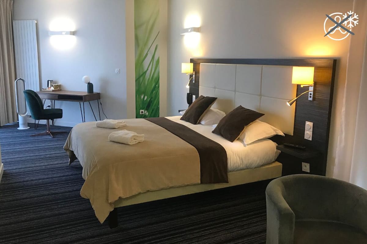 Suite VIP | 1 bedroom, individually decorated, desk, blackout drapes