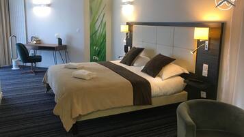 Suite | 1 Schlafzimmer, individuell dekoriert, Schreibtisch