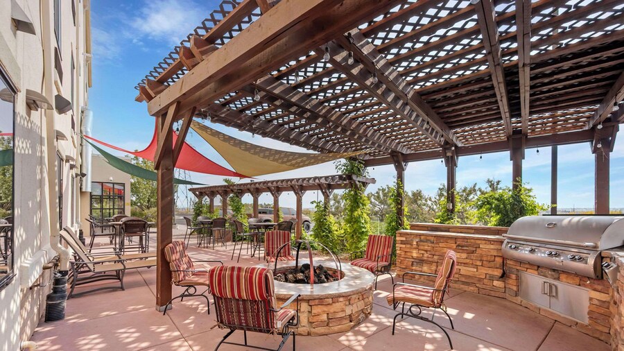 Comfort Inn & Suites