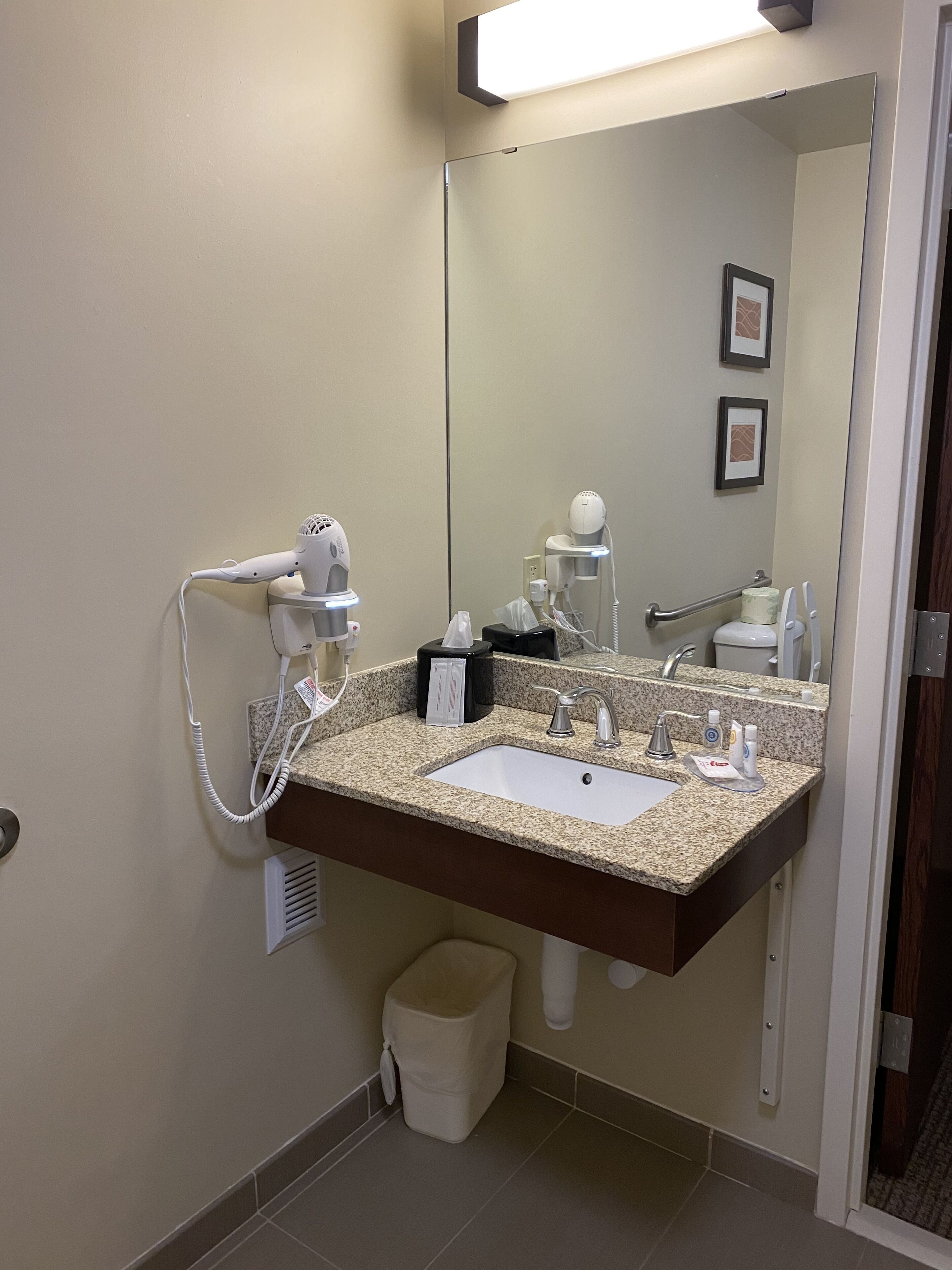 combined shower/bathtub, free toiletries, hair dryer, towels